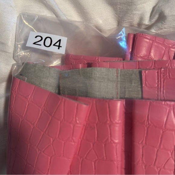 Alice + Olivia Emilie Pleated Faux Leather Mini Skirt/Size 4 - Picture 10 of 10